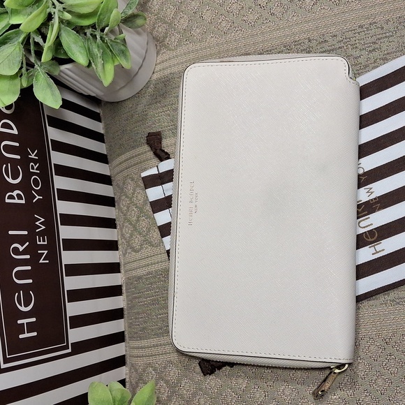 henri bendel Handbags - Henri Bendel W 57 Zip Around Organizer Wallet Clutch